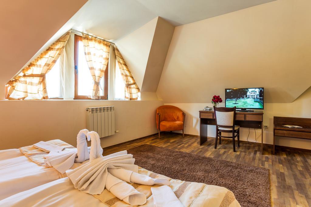 Family Hotel Teteven Extérieur photo