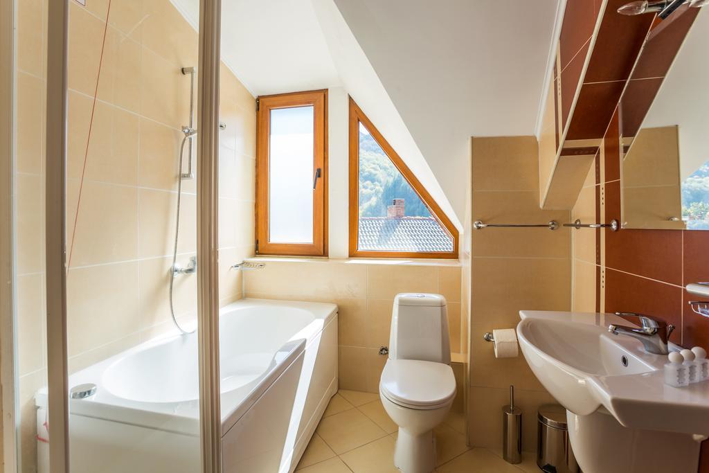 Family Hotel Teteven Extérieur photo