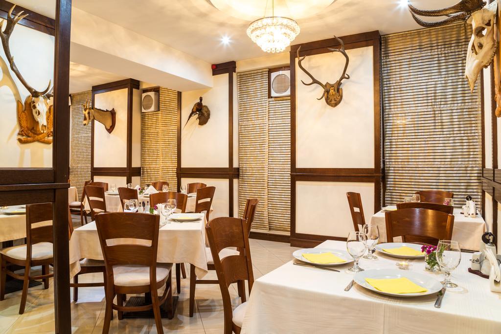 Family Hotel Teteven Extérieur photo