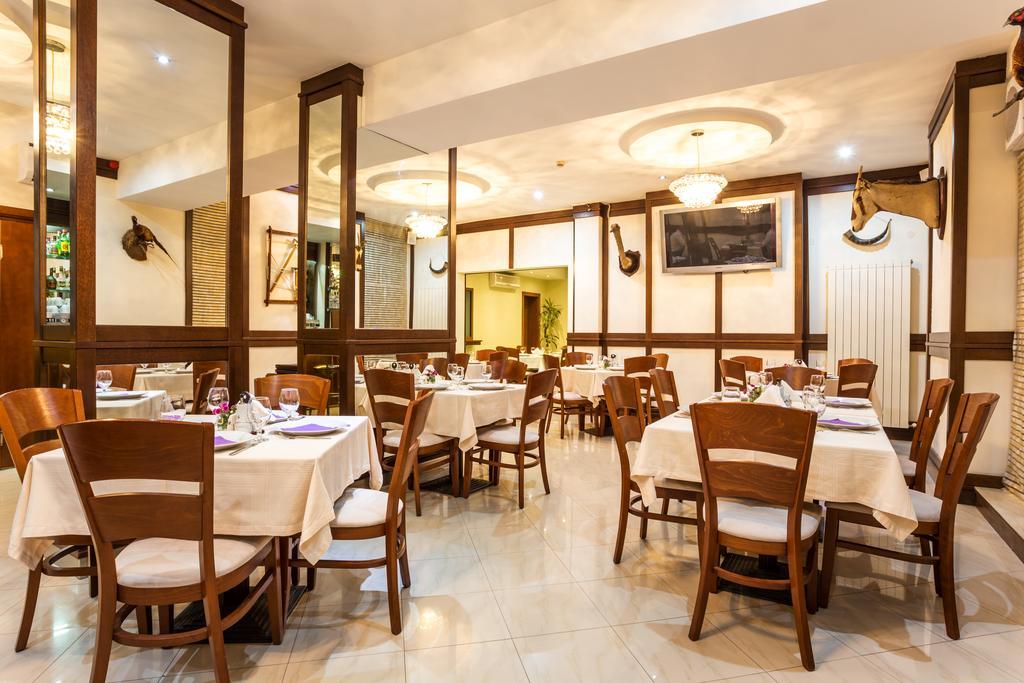Family Hotel Teteven Extérieur photo